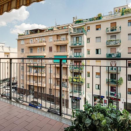 Cosy Studio With Balcony & Private Garage Мілан Екстер'єр фото